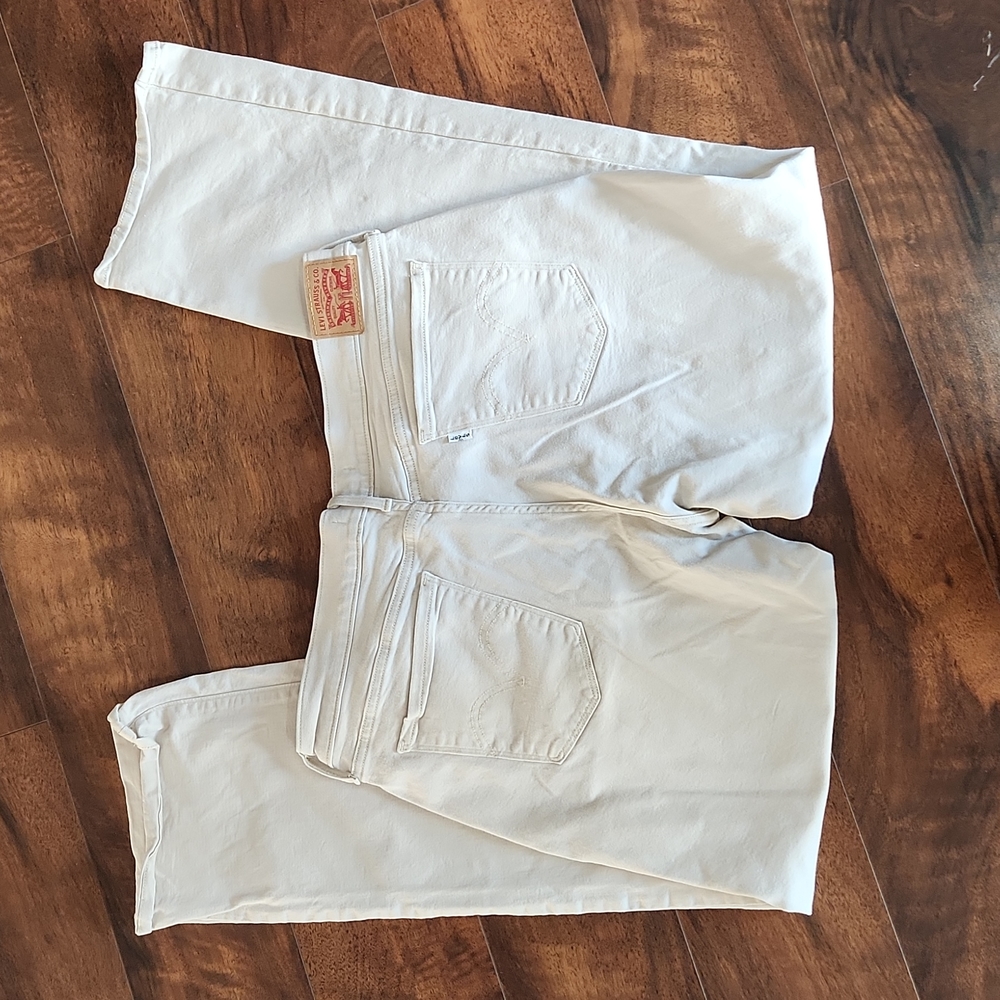 Levi's 505 straight light colored jeans. Size 32